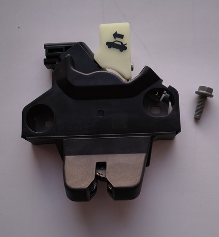 Замок и ручка двери задка 109230800E Tesla Model