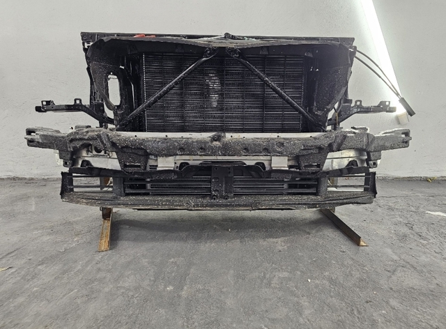 Воздуховод радиатора верхний 51747421675 BMW