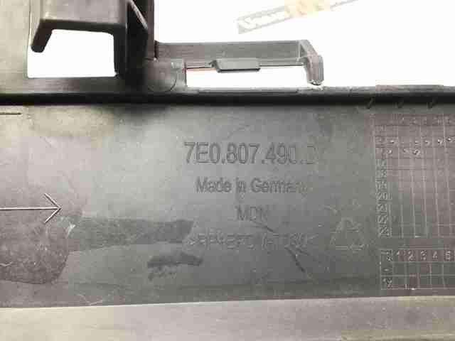 Решетка переднего бампера, правая 7E0807490D VAG