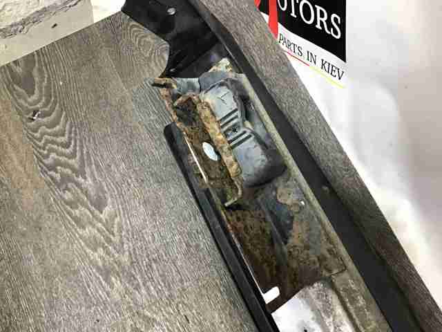 MERCEDES A1646901475 Подножка правая в наличии Сумы