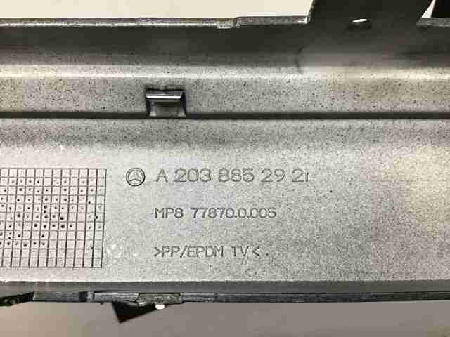 Молдинг бампера заднего центральный A2038852921 MERCEDES