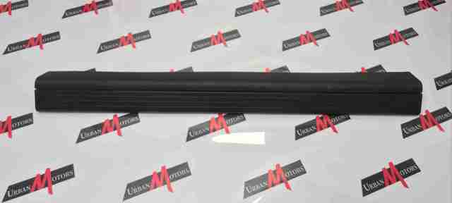 MERCEDES A2046860036 Накладка дверного порога внутренняя передняя правая в наличии Чернигов