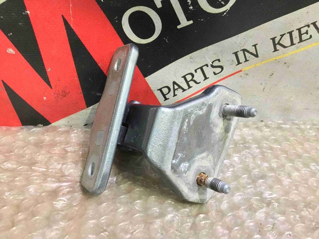 A2057300237 MERCEDES Петля двери задней правой купить в Ровно