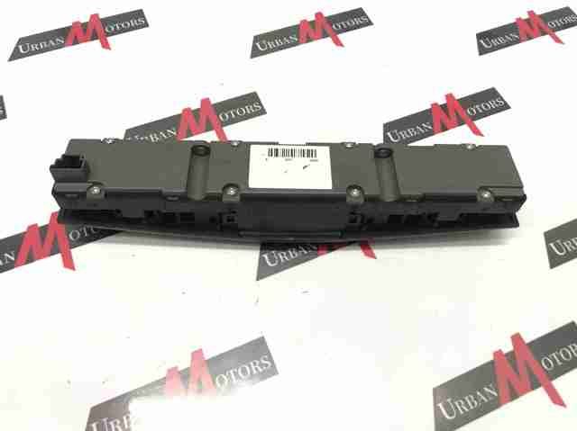 Блок кнопок центральной консоли A2129052401 MERCEDES