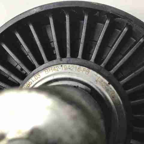 Ролик паразитный LR025083 LAND ROVER