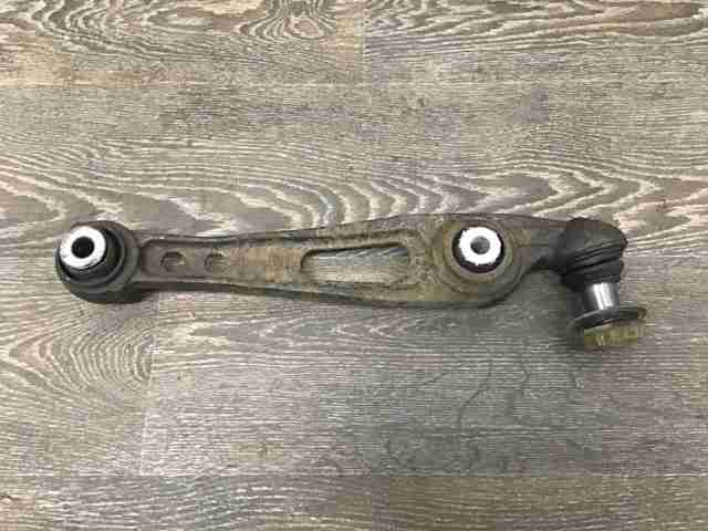 Левый рычаг передней нижней подвески LR034218 LAND ROVER