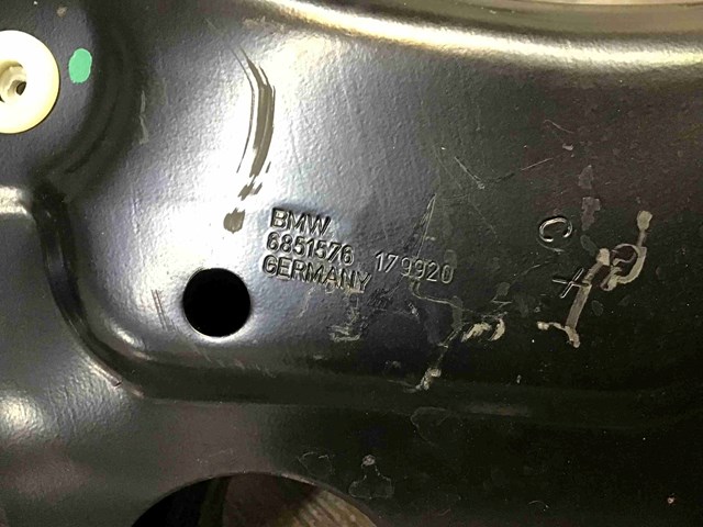 Рычаг/тяга задней подвески продольный нижний, правый 33326851576 BMW