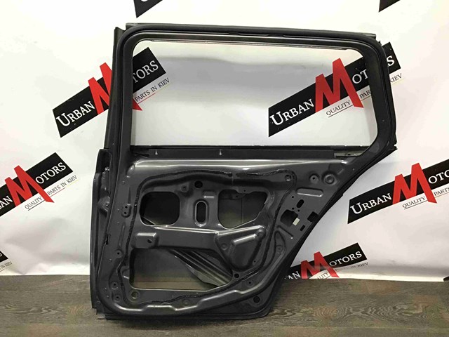 Задняя правая дверь 41007206120 BMW