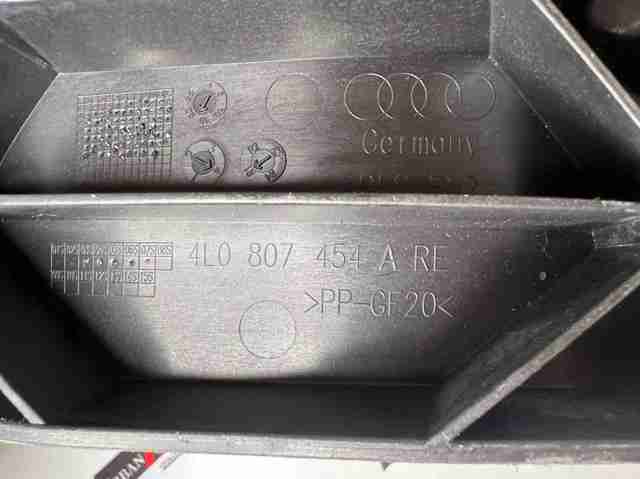 Направляющая заднего бампера, правая 4L0807454A VAG