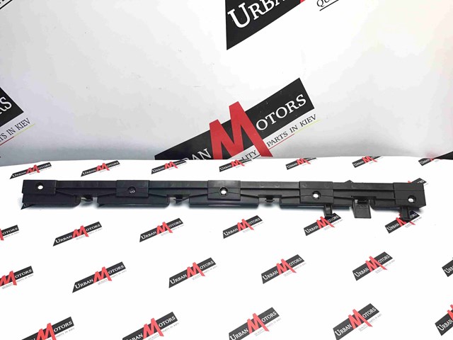 MERCEDES A1646982827 Кронштейн наружной накладки порога правой в наличии Ужгород