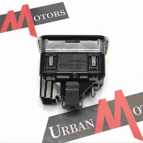 MERCEDES A1668707610 Кнопка салона привода крышки багажника (двери 3/5-й (ляды) в наличии Ровно