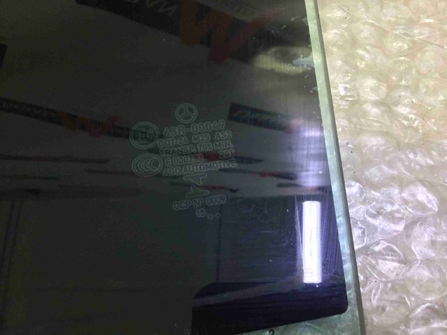 Стекло задней двери, левой A2057350010 MERCEDES