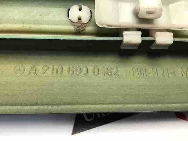 Накладка двери передней правой A2106900482 MERCEDES