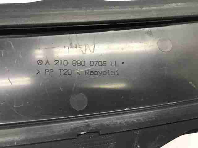Решетка капота A2108800705 MERCEDES