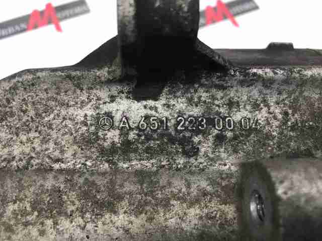 Кронштейн подушки (опоры) двигателя, левой A6512230004 MERCEDES