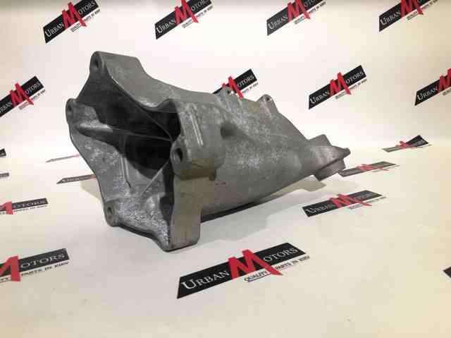Кронштейн подушки (опоры) двигателя, правой A6512233504 MERCEDES