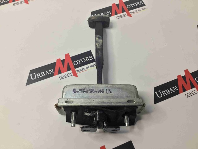 LAND ROVER BFH790050 Ограничитель задней двери в наличии Винница