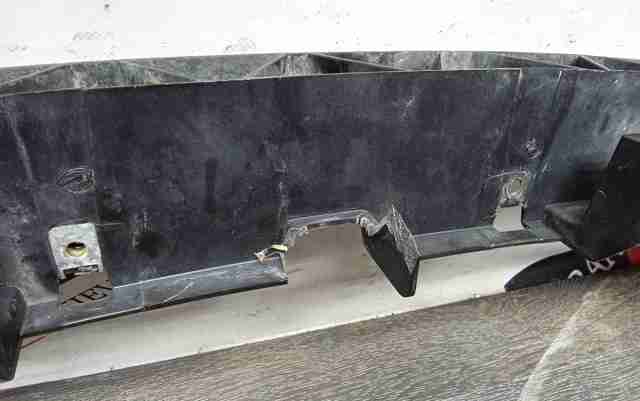 LR011574 LAND ROVER Кронштейн бампера переднего центральный купить в Винница
