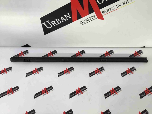 LR012116 Молдинг опускного стекла двери передней левой купить Львов
