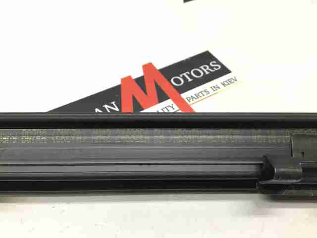 Молдинг опускного стекла двери задней, правой LR012118 LAND ROVER