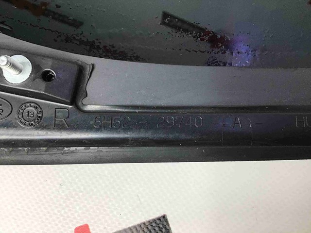 Стекло-форточка двери, задней, правой LR012228 LAND ROVER