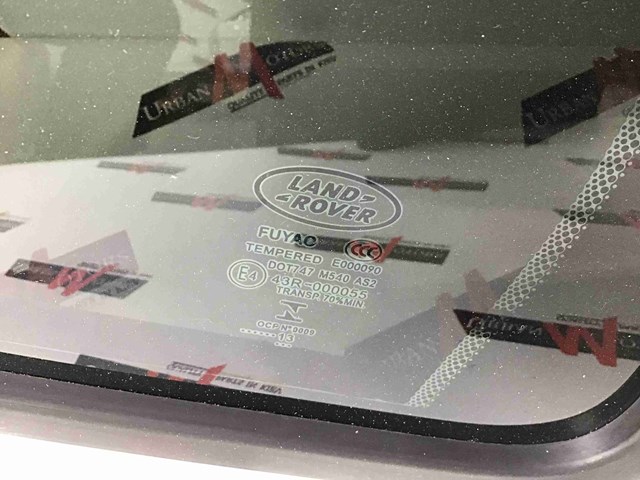 LR012230 LAND ROVER Стекло-форточка двери задней левой купить в Каменское