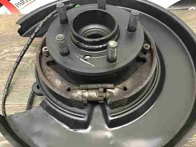 Кулак поворотный правый LR012740 LAND ROVER