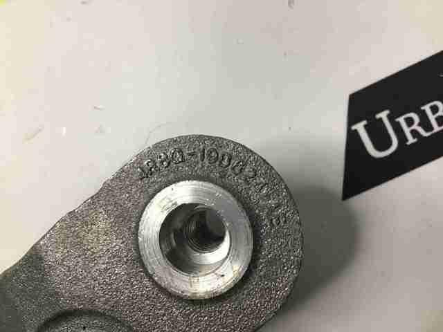 LR013376 LAND ROVER Кронштейн компрессора кондиционера купить в Черкассы