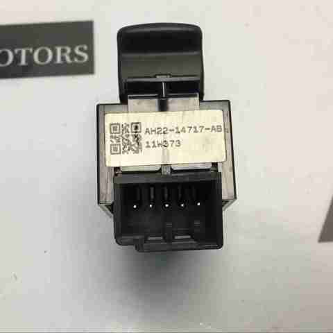 LR013904 LAND ROVER Кнопка включения мотора стеклоподъемника задняя купить в Николаев