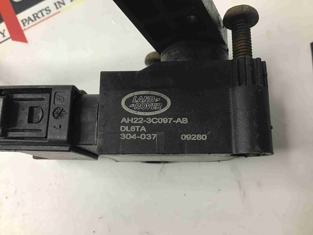 LR013915 LAND ROVER Датчик положения кузова купить в Павлоград