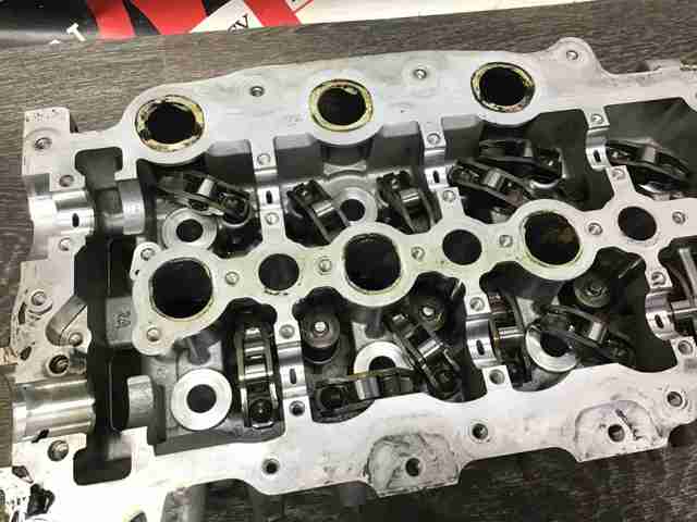 LAND ROVER LR014248 Головка блока цилиндров (ГБЦ) левая в наличии Одесса
