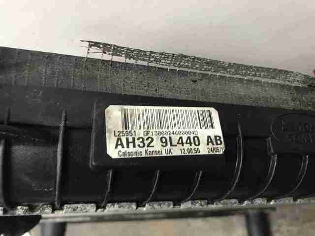 LAND ROVER LR015603 Радиатор интеркуллера в наличии Львов
