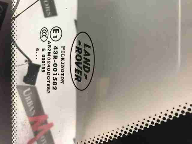 Стекло багажного отсека, левое LR017458 LAND ROVER
