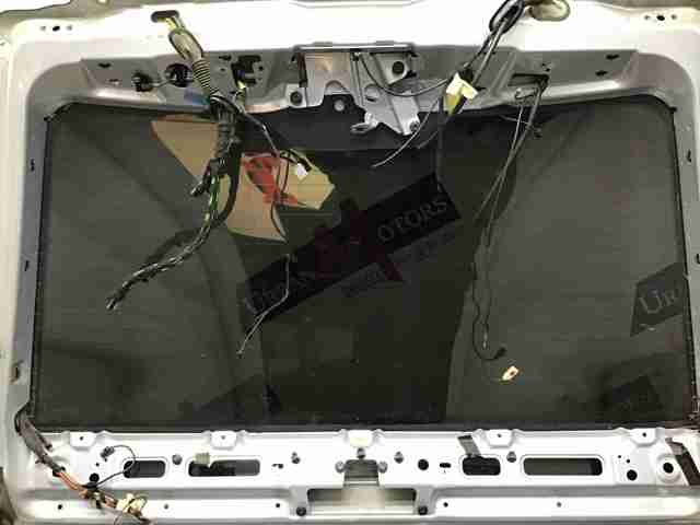Стекло третьей/пятой двери LR018351 LAND ROVER