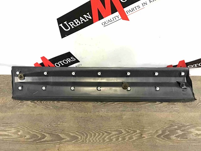 LAND ROVER LR020998 Молдинг двери передней правой нижний в наличии Запорожье
