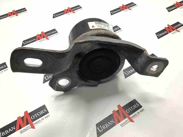 Подушка (опора) двигателя, правая нижняя LR021633 LAND ROVER