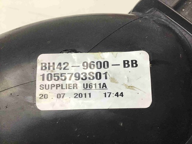 Корпус воздушного фильтра, правый LR022813 LAND ROVER