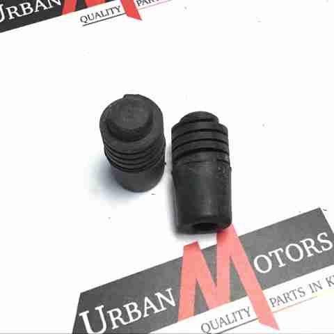 LR023025 LAND ROVER Буфер (отбойник) капота купить в Черновцы