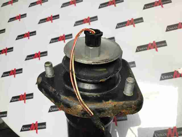 Стойка задняя, левая LR023580 LAND ROVER