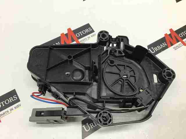 Мотор открытия замка багажника LR025550 LAND ROVER