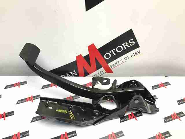 Педаль тормоза LR027629 LAND ROVER