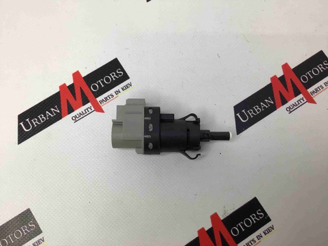 Датчик включения стоп-сигнала (лягушка) LR032956 LAND ROVER