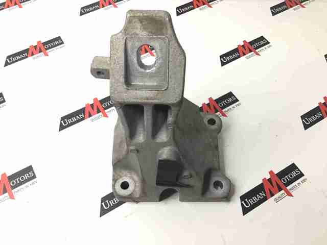 LR033180 LAND ROVER Кронштейн подушки (опоры) двигателя правой купить в Запорожье