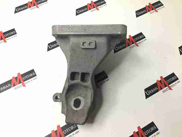 LAND ROVER LR033180 Кронштейн подушки (опоры) двигателя правой в наличии Ужгород