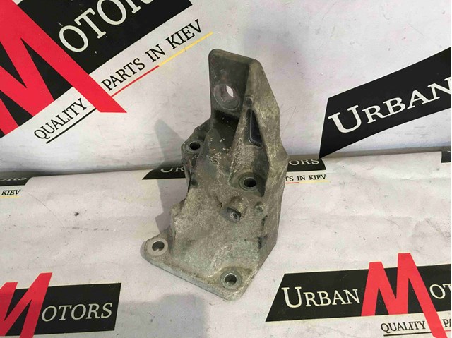 LR033181 Кронштейн подушки (опоры) двигателя правой купить Украина