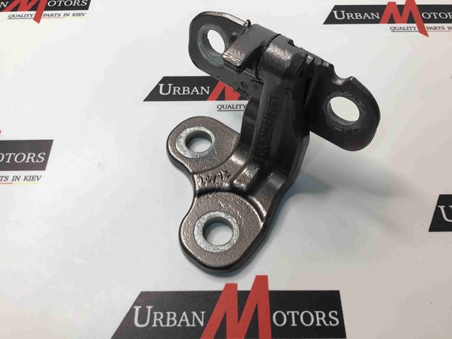 Петля передней двери левая LR036577 LAND ROVER