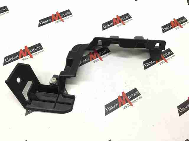 Крепление бамера правое LR037915 LAND ROVER