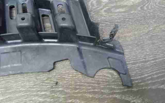 LAND ROVER LR038730 Кронштейн бампера переднего центральный в наличии Полтава