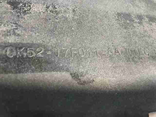 Заглушка бампера буксировочного крюка LR038741 LAND ROVER