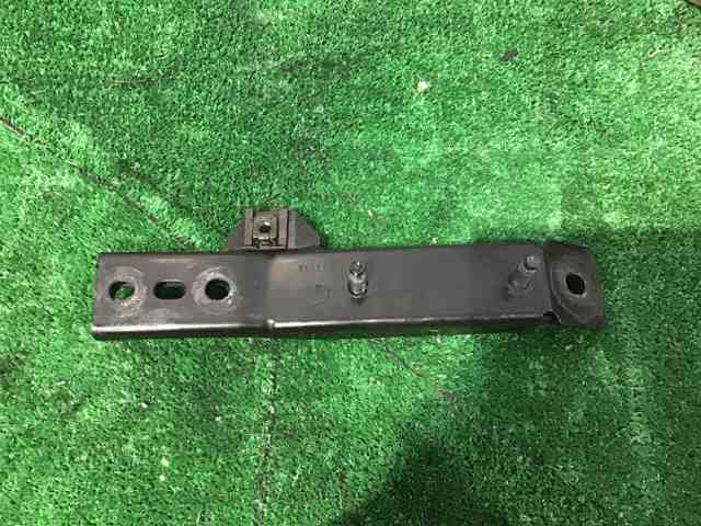LR038789 LAND ROVER Кронштейн передней балки купить в Житомир